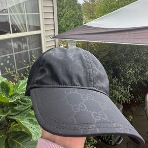 Gucci hat black , authentic size M 58cm